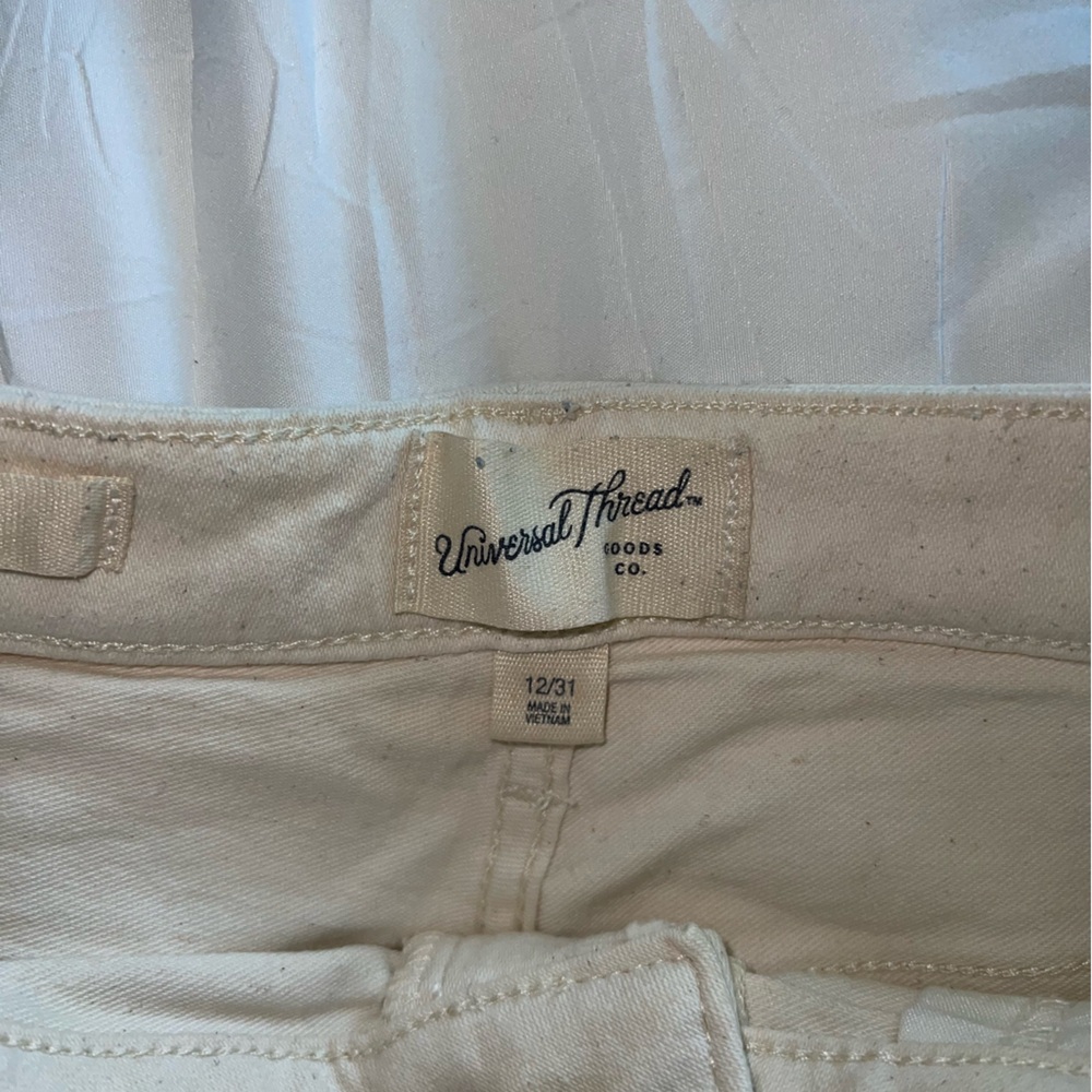 Universal Tread cream shorts